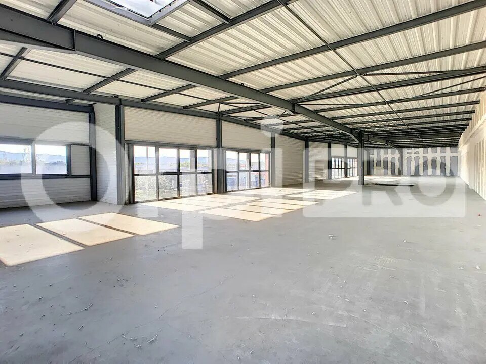 Office in Arnas for lease Interior Photo- Image 1 of 8