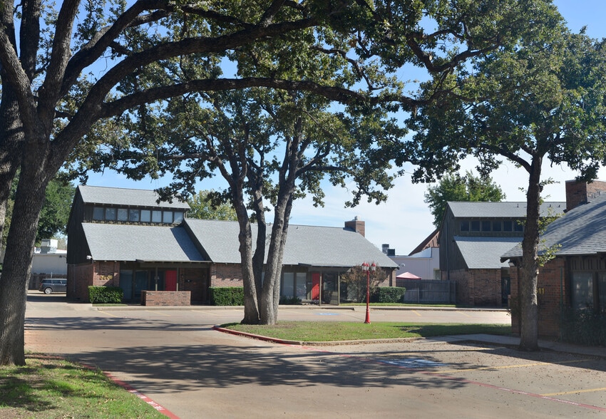 3603-3617 W Pioneer Pky, Arlington, TX for lease - Building Photo - Image 3 of 24