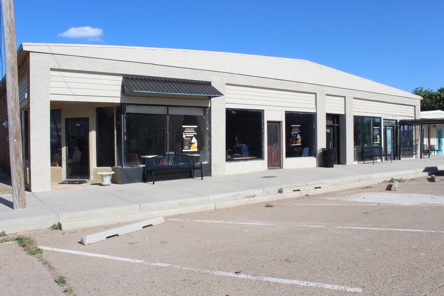 98 Broadway Ave, Groom, TX for sale - Primary Photo - Image 1 of 4