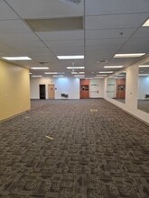 121 W Foothill Blvd, Upland, CA à louer Photo intérieure- Image 2 de 9