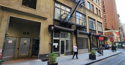 105-109 Nassau St, New York, NY à louer Photo du bâtiment- Image 2 de 3