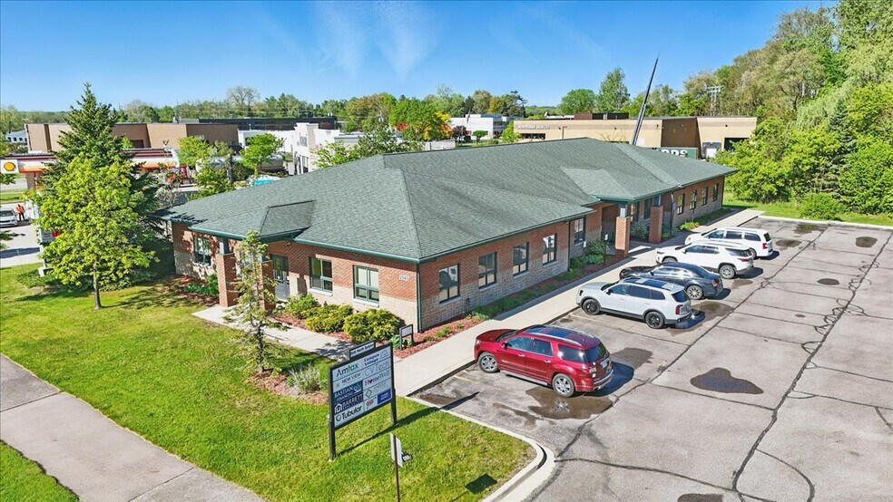 2545 N Opdyke Rd, Auburn Hills, MI à vendre - Photo du bâtiment - Image 2 de 41