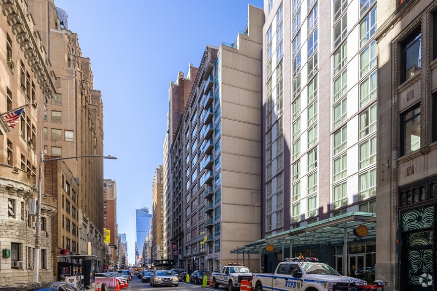 145 W 30th St, New York, NY for lease - Building Photo - Image 1 of 7