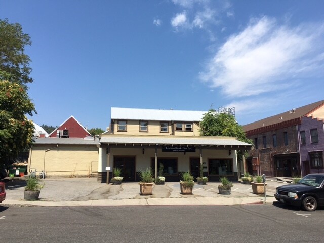 110 S Pine St, Nevada City, CA à louer - Photo du bâtiment - Image 2 de 14