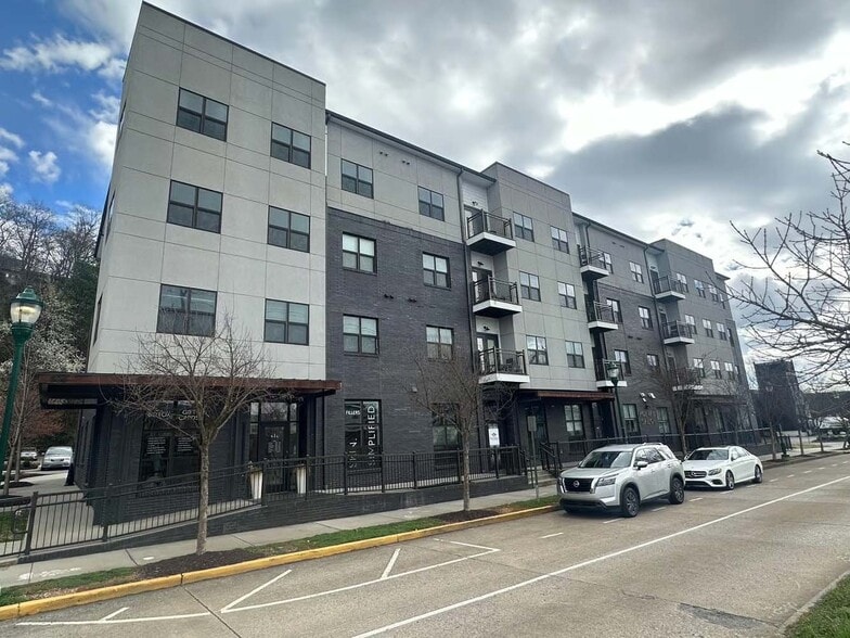 804 Riverfront Pky, Chattanooga, TN for lease - Building Photo - Image 1 of 4