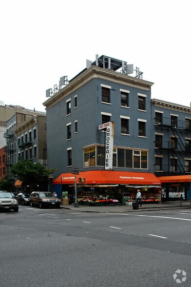 203 W 20th St, New York, NY à louer - Photo du bâtiment - Image 2 de 3