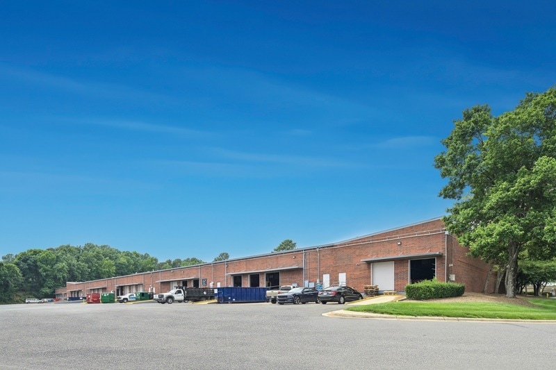 2233 Interstate North Dr, Charlotte, NC à louer - Photo du bâtiment - Image 2 de 7