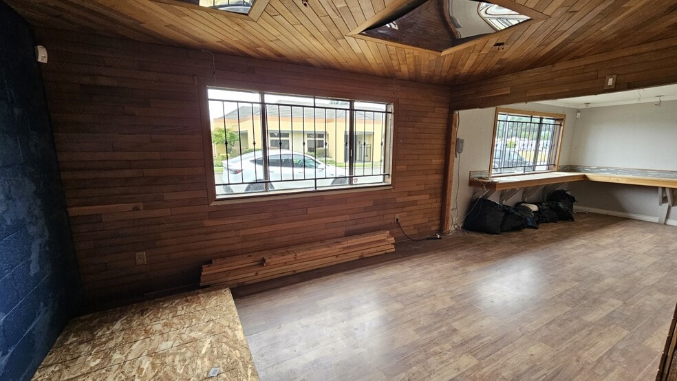 551 14th Ave, Longview, WA for sale - Building Photo - Image 2 of 16