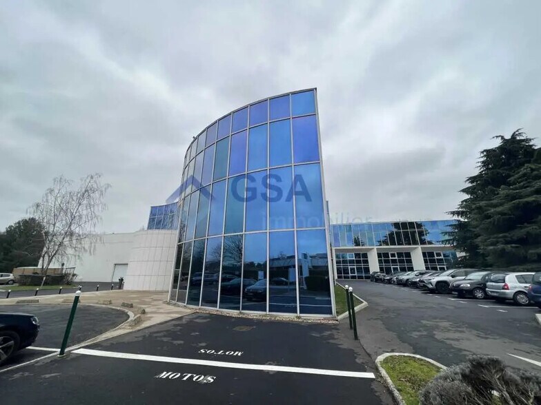 Bureau dans Évry-Courcouronnes à louer - Photo du bâtiment - Image 1 de 1