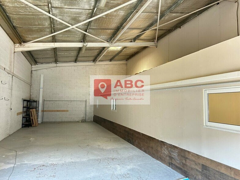 Flex in Mauguio for lease - Interior Photo - Image 1 of 4