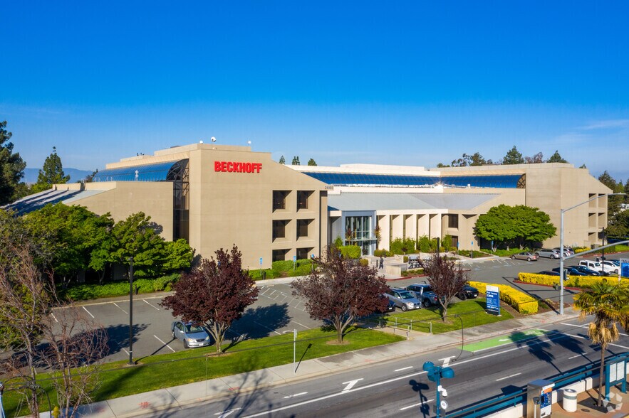 2665 N 1st St, San Jose, CA à louer - Photo du bâtiment - Image 1 de 11