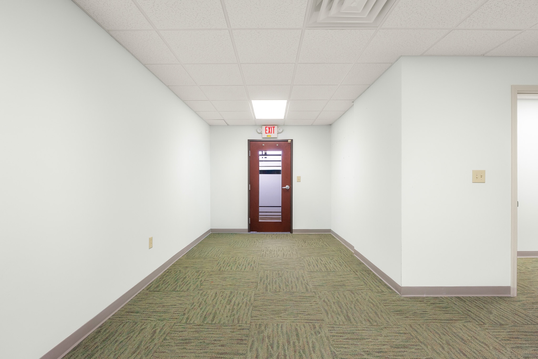 1015 3rd St, Columbus, IN à louer Photo intérieure- Image 1 de 13