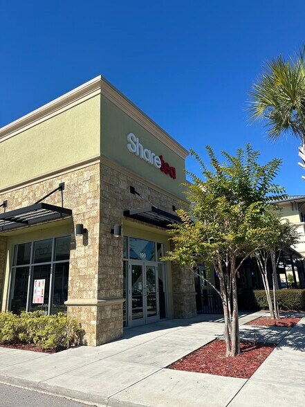 10041 University Plaza Dr, Fort Myers, FL à louer - Photo du bâtiment - Image 2 de 6