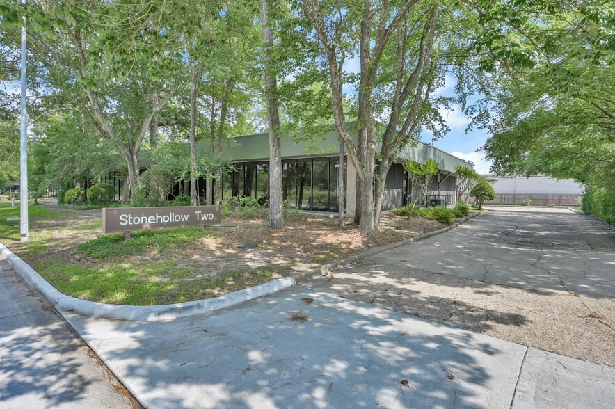 1380 Stonehollow Dr, Humble, TX for lease - Building Photo - Image 1 of 26