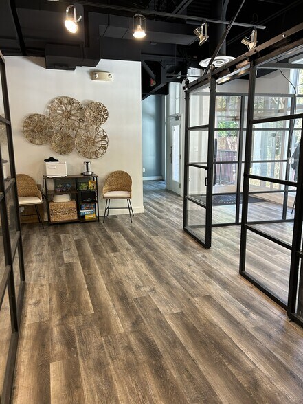 111 Church St NW, Vienna, VA à louer - Photo du bâtiment - Image 3 de 9