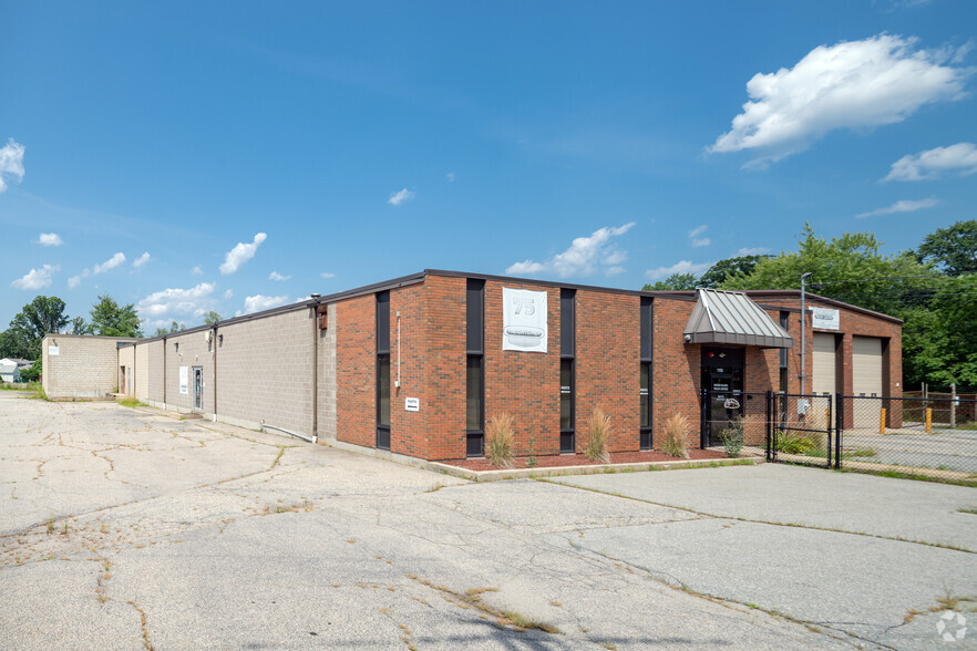 1100 Warren Ave, East Providence, RI à vendre - Photo principale - Image 1 de 1