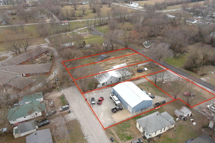 615 W Benton St, Buffalo, MO à vendre - Photo principale - Image 1 de 44