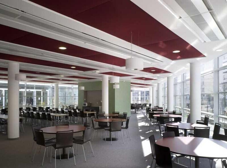 1 Avenue De Westphalie, Montigny-le-Bretonneux à louer - Photo du bâtiment - Image 3 de 9