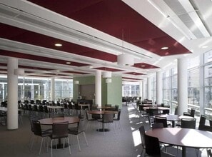 Office in Montigny-le-Bretonneux for lease Building Photo- Image 1 of 3