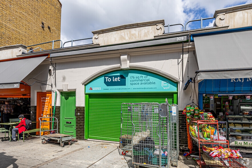 309 Whitechapel Rd, London for lease - Building Photo - Image 2 of 2