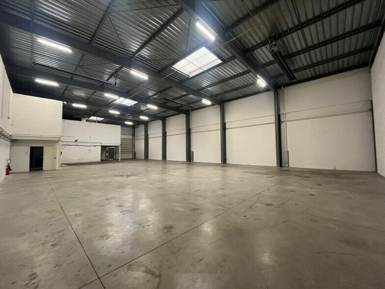 Flex in MASSY for lease - Building Photo - Image 2 of 6