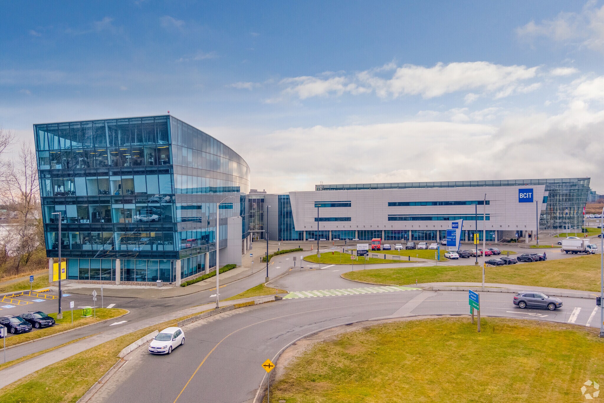 3820 Cessna Dr, Richmond, BC à louer Photo principale- Image 1 de 17