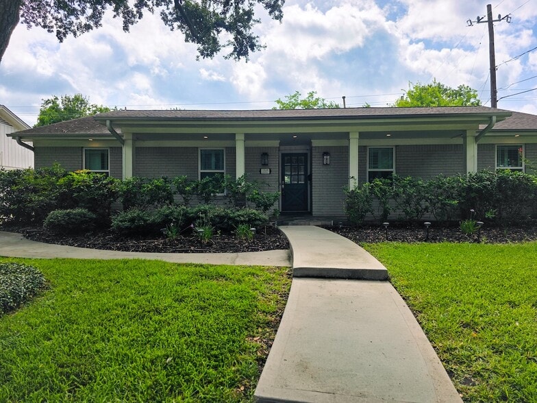 1007 Blue Willow Dr, Houston, TX for sale - Primary Photo - Image 1 of 1