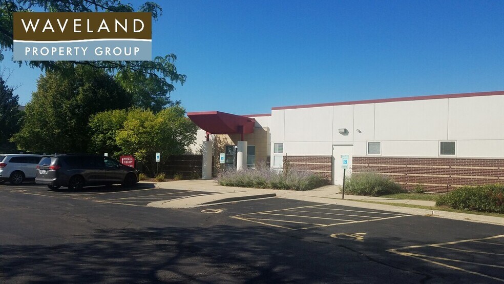 2350 Royal Blvd, Elgin, IL à louer - Photo du bâtiment - Image 3 de 11