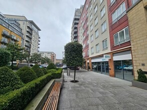 15a Boulevard Dr, Londres à louer Photo du bâtiment- Image 1 de 8