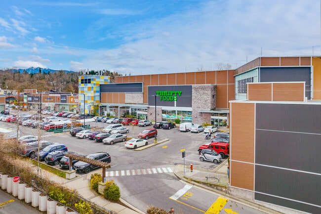 Plus de détails pour 845 Marine Dr, North Vancouver, BC - Commerce de détail à louer