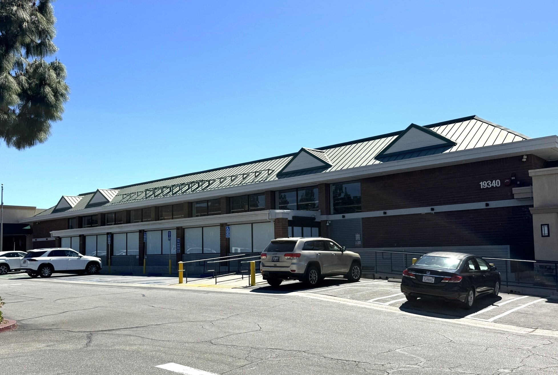 19340 Rinaldi St, Porter Ranch, CA for lease Primary Photo- Image 1 of 2