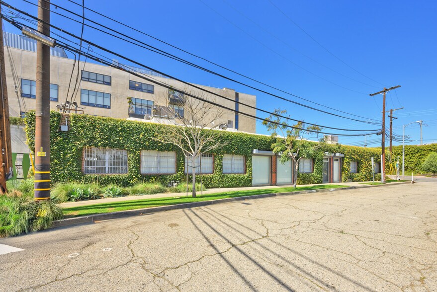 2201 S Carmelina Ave, Los Angeles, CA à louer - Photo du bâtiment - Image 1 de 8