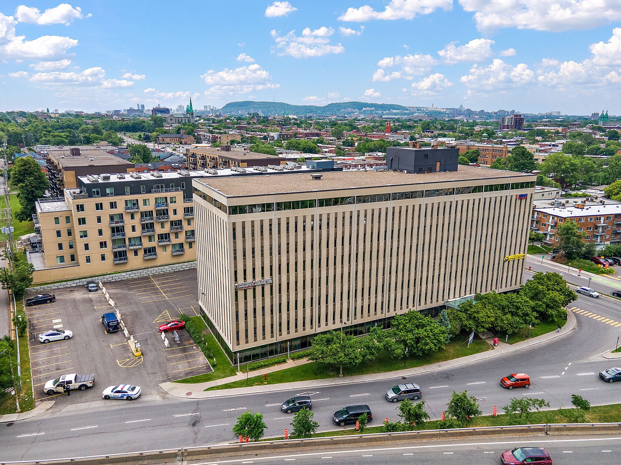 1100 Boul Crémazie E, Montréal, QC à louer Photo principale- Image 1 de 21