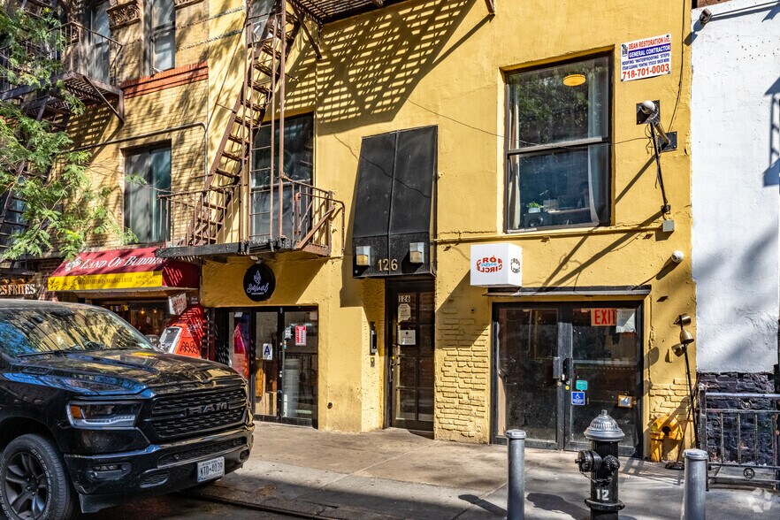 126 Macdougal St, New York, NY for lease - Building Photo - Image 2 of 4