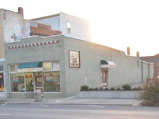 Plus de détails pour 211 Main St, Irvine, KY - Commerce de détail à vendre