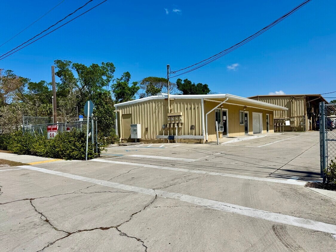 3047 Terrace Ave, Naples, FL for lease Primary Photo- Image 1 of 26