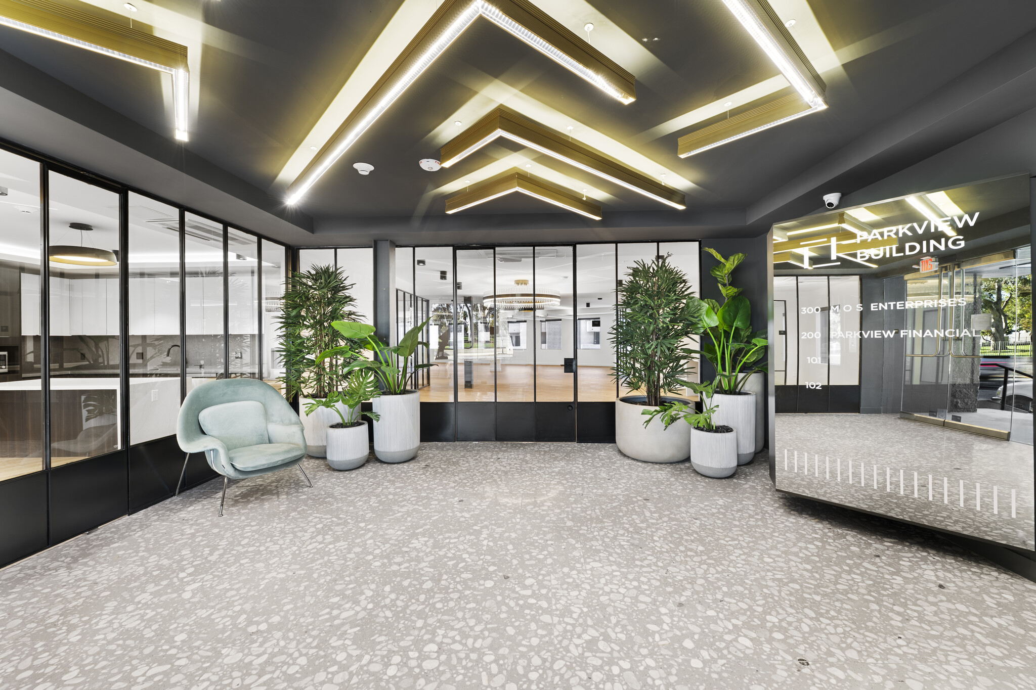 11440 San Vicente Blvd, Los Angeles, CA for lease Primary Photo- Image 1 of 27