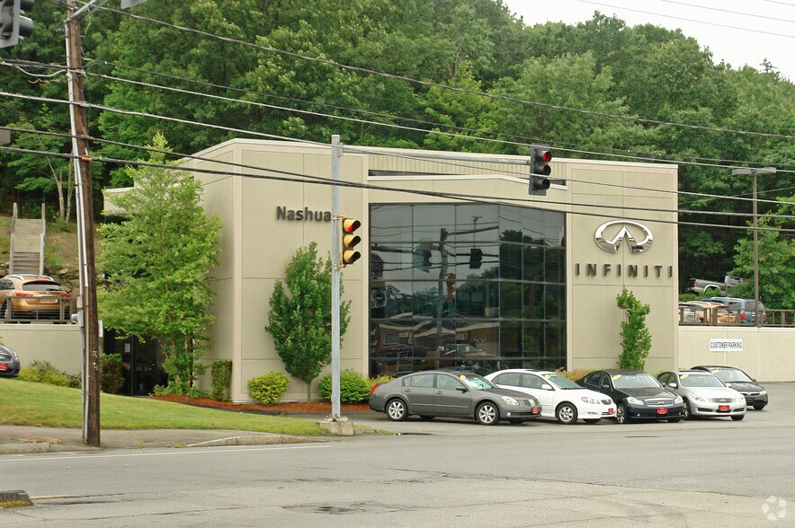 105 Daniel Webster Hwy, Nashua, NH à louer - Photo du bâtiment - Image 2 de 2