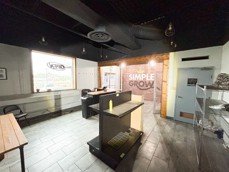 1475 S Sam Houston Blvd, Houston, MO for sale - Building Photo - Image 3 of 23