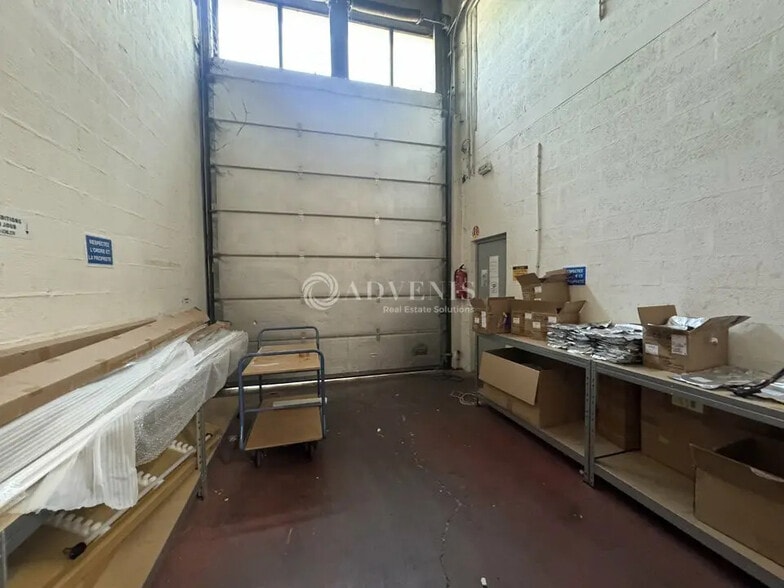 Flex in Villepinte for lease - Interior Photo - Image 3 of 8