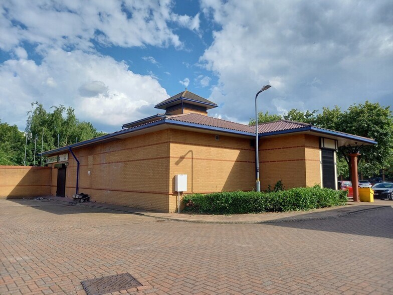 13 Benbow Ct, Shenley Church End à louer - Photo du bâtiment - Image 2 de 2