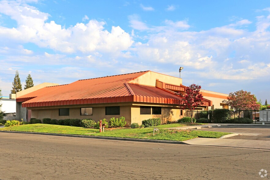 452 W Bedford Ave, Fresno, CA à louer - Photo du bâtiment - Image 3 de 6