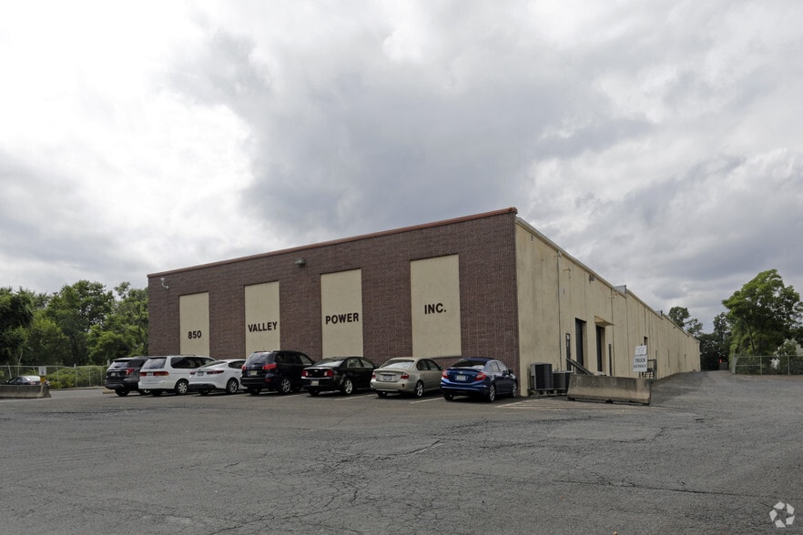 850 Davisville Rd, Willow Grove, PA à louer - Photo du bâtiment - Image 3 de 5