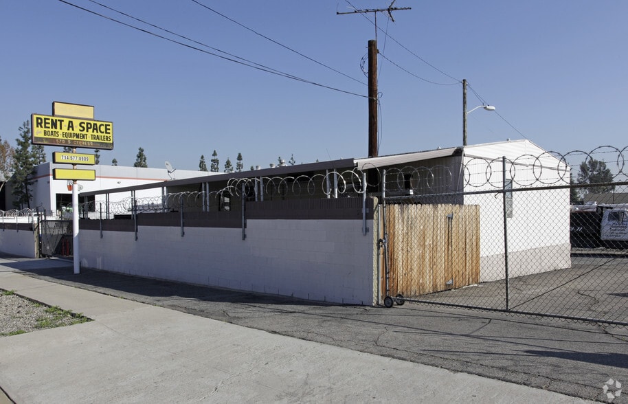 570 S Cypress St, La Habra, CA for lease - Building Photo - Image 2 of 12