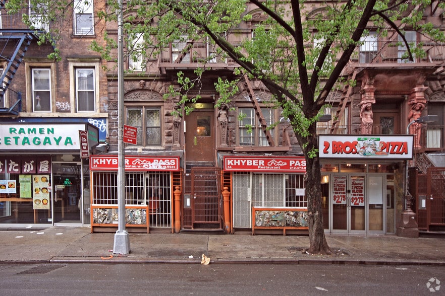 34 Saint Marks Pl, New York, NY for lease - Building Photo - Image 3 of 5