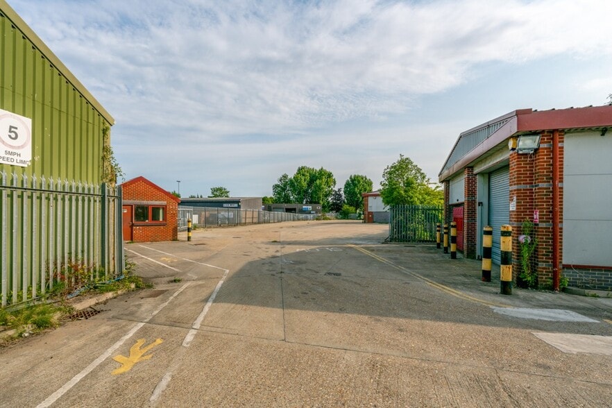 Building 3 South Rd, Hailsham for sale - Building Photo - Image 2 of 2