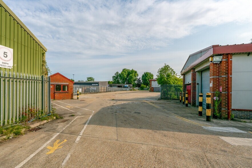 Building 3 South Rd, Hailsham à vendre - Photo du bâtiment - Image 2 de 2