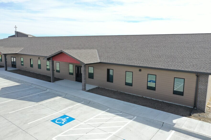 4213 38th St, Columbus, NE à louer - Photo du bâtiment - Image 2 de 5