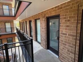 6116 Rolling Rd, Springfield, VA for lease Interior Photo- Image 1 of 11