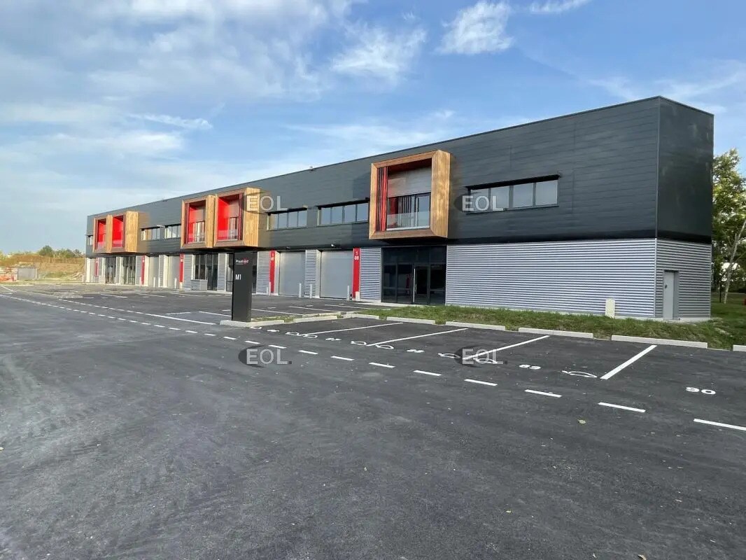 Flex in Éragny for lease Building Photo- Image 1 of 7